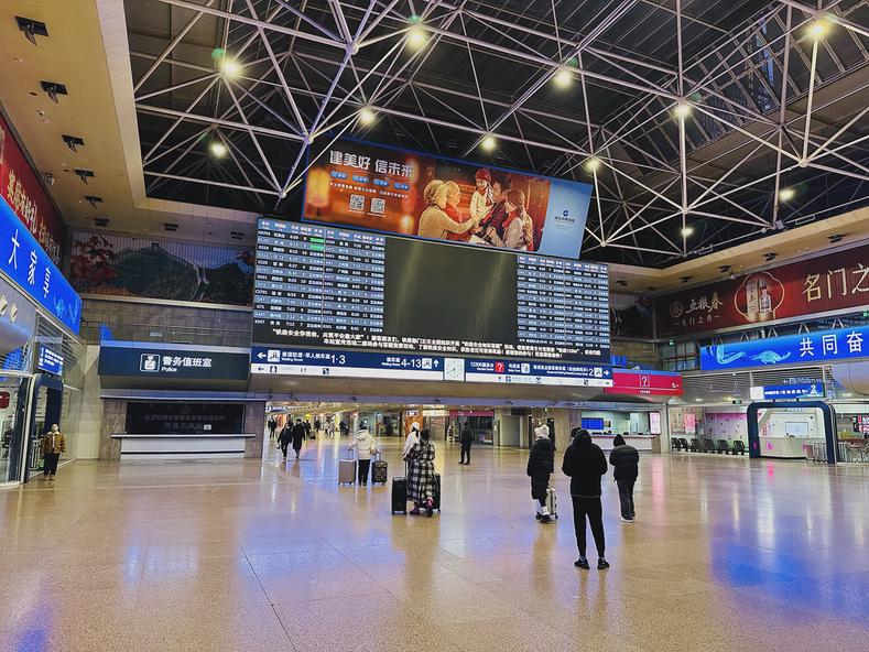 Arriving at the Beijing West Railway Station at 5:40 AM.