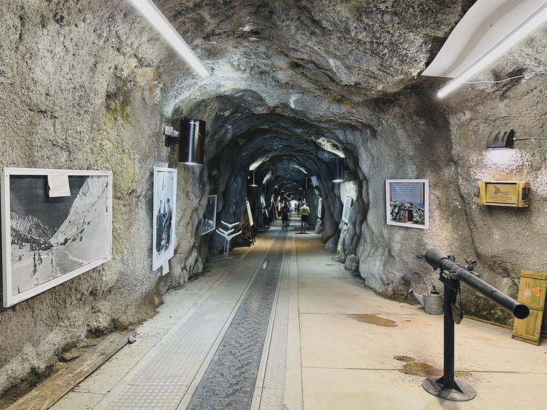 Many great historical photographs I could only glance at as I ran by during the race. Many great historical photographs I could only glance at as I ran by during the race.