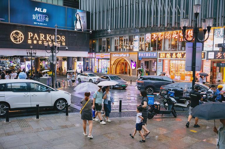 A plaza near Regent Chongqing (重庆丽晶酒店).