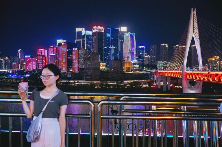 On the street above the Hongyadong Folk Custom Scene Area (洪崖洞民俗风貌区).