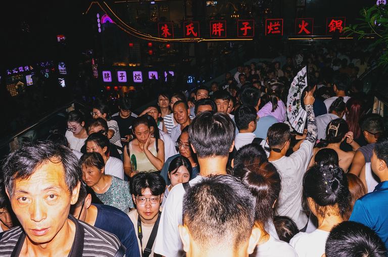 On a crowded pedestrian overpass near Chongqing&rsquo;s Times Square (时代广场).