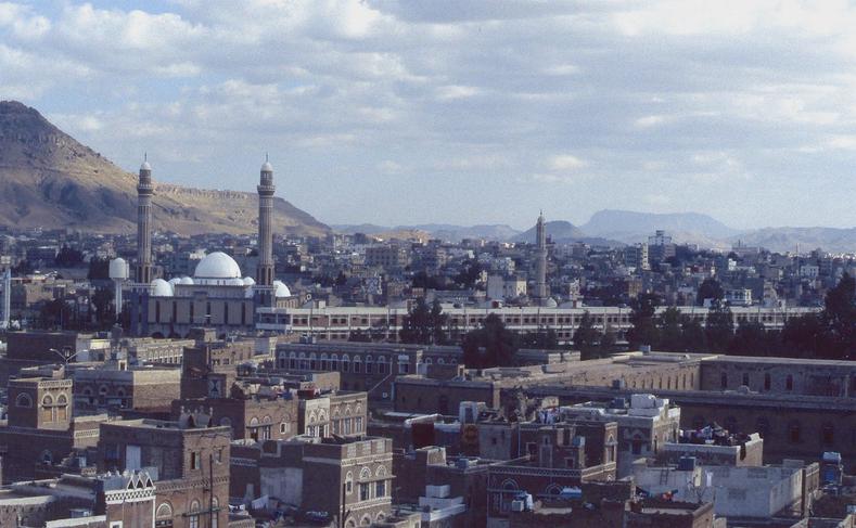 The capital city of Sana’a in 1996. Built in a mountain valley at an altitude of 2,200 m, Sana’a has been inhabited for more than 2,500 years. In the 7th and 8th centuries, the city became an important center for the spread of Islam. We find this religious and political heritage in its 106 mosques, its 12 hammams and its 6,500 houses, all of which date from before the 11th century. The tower houses with many floors and the old adobe houses further add to the beauty of the site. Source: Werner Bayer